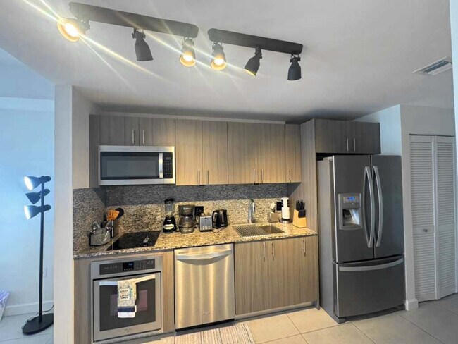 Building Photo - 5350 NW 84th Ave