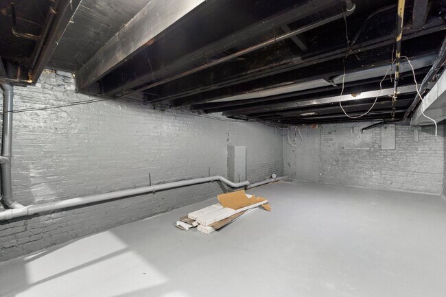Building Photo - 2505 E Fayette St