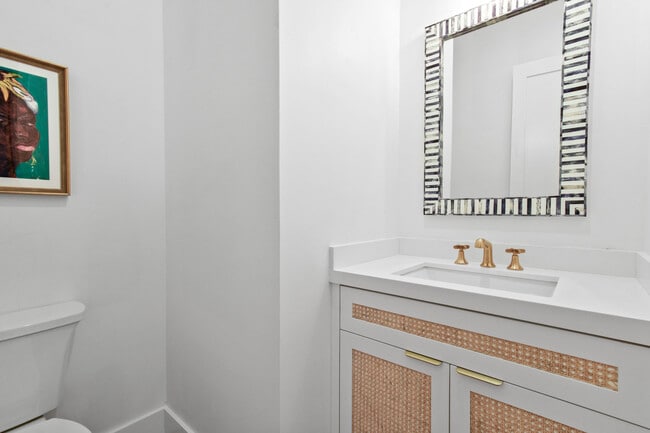 Building Photo - 845 Sunset Rd