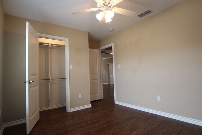 Building Photo - Coming Soon! Gorgeous 3 Bedroom Home in Th...