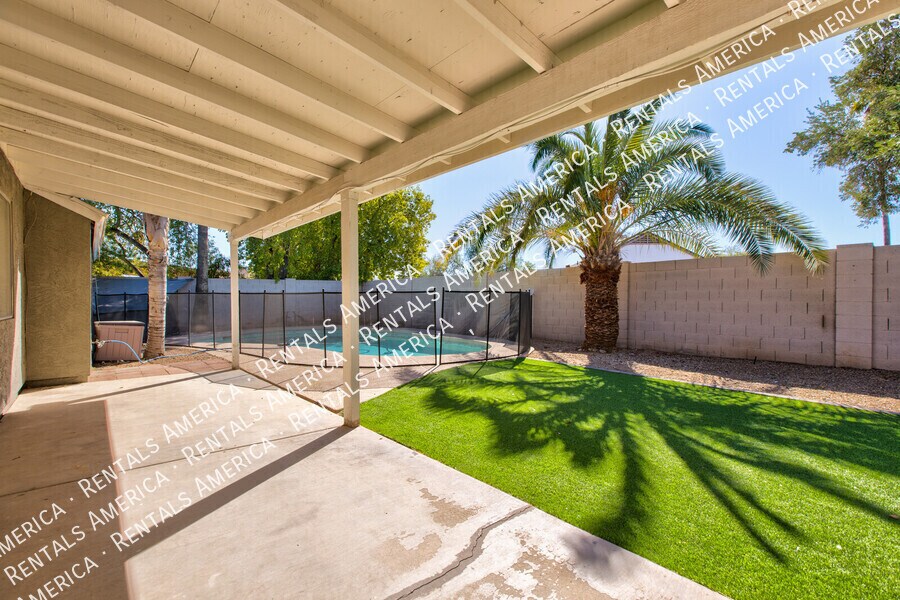 Building Photo - 819 W Ross Ave