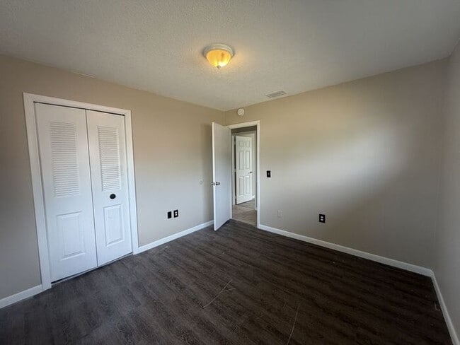 Building Photo - Renovated Home