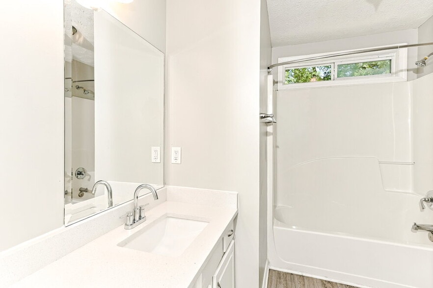 Building Photo - 5539 Princeton Oaks Ln