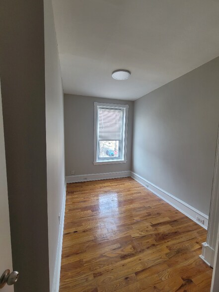 Building Photo - 637 N 32nd St