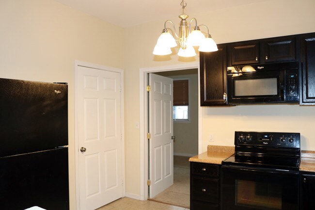 Building Photo - 934 Capouse Ave