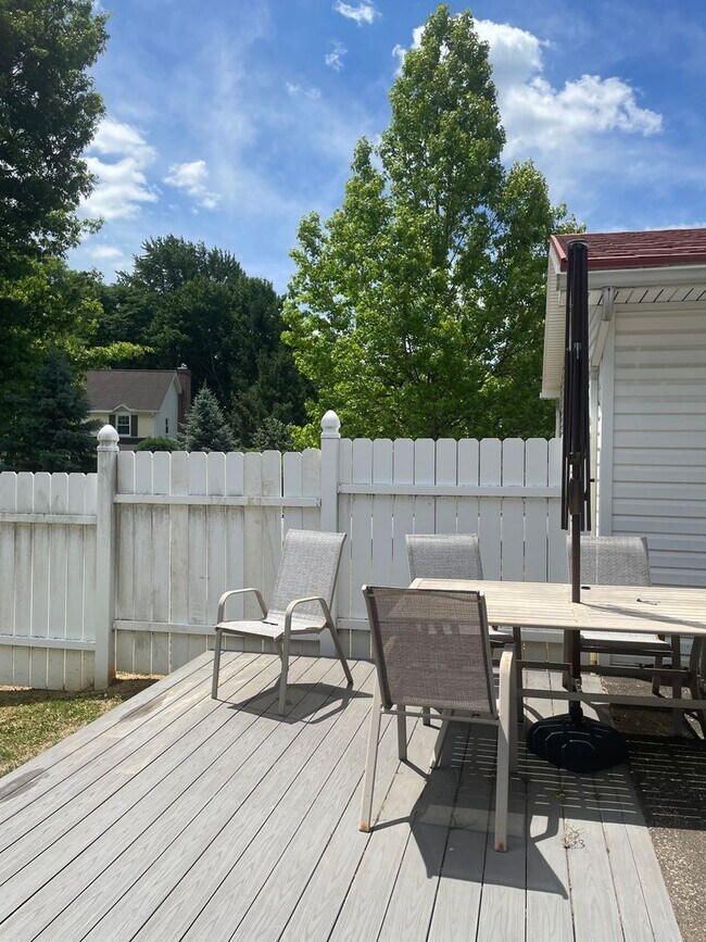 Building Photo - 4 Bedroom 3.5 bath Home for Rent in Hershey PA