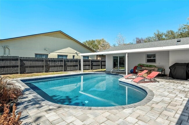 Building Photo - 2350 Sherbrooke Rd