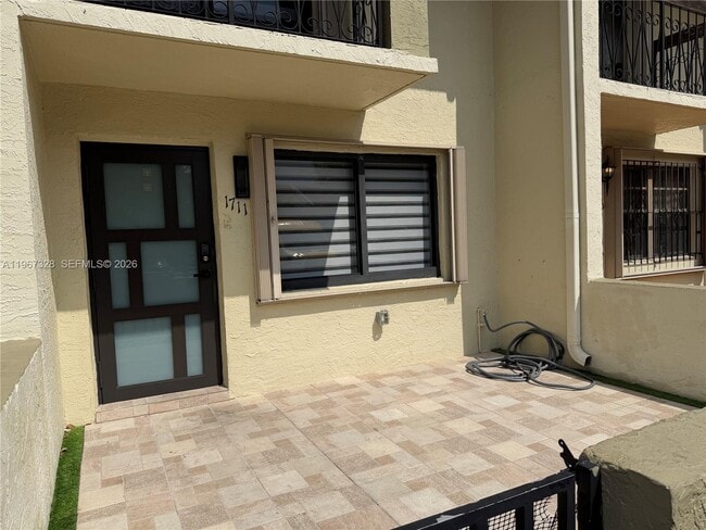 Building Photo - 1711 W 58th St