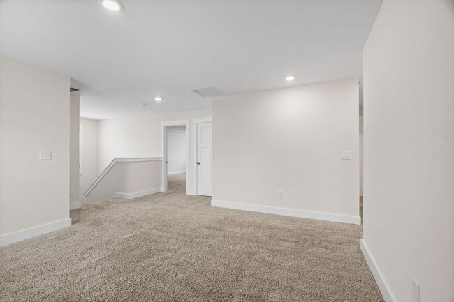 Building Photo - 216 Pewter Cir