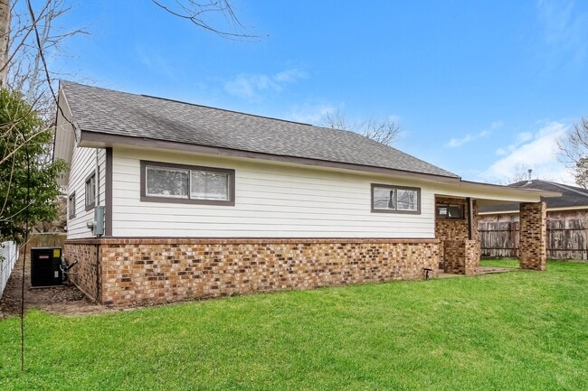 Building Photo - 12715 Zavalla St