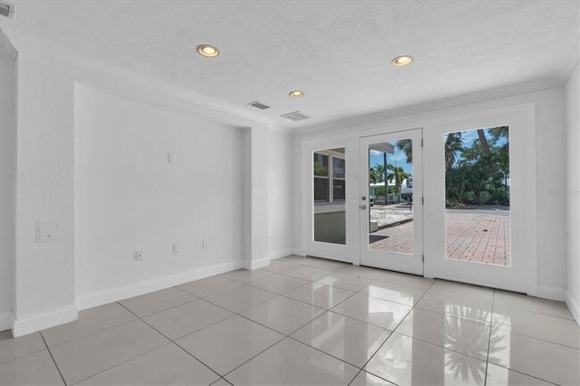 Building Photo - 314 Bahia Vista Dr