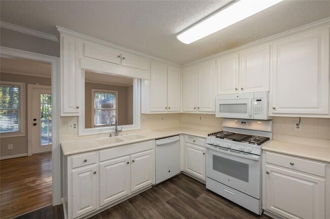 Building Photo - 4648 Calumet Cir NW