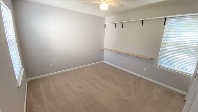 Building Photo - 3216 Castle Ct