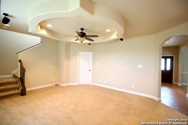 Building Photo - Beautiful 3-Bedroom 2.5 Bathroom in Stillw...
