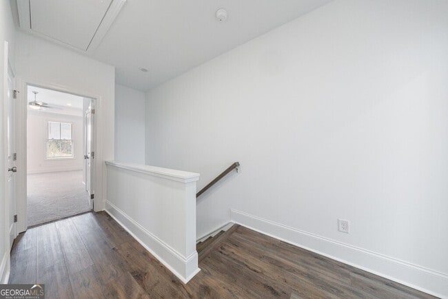 Building Photo - 10744 Davis Dr