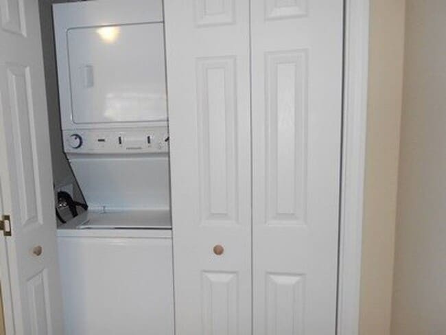 Building Photo - Two Bedroom/1 Bath Apt Johnson City TN
