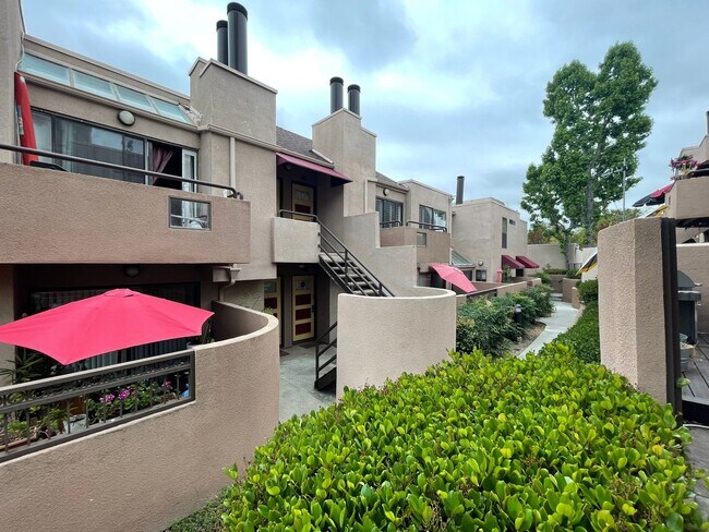 Building Photo - Adorable 1bdrm + loft in Lake Forest