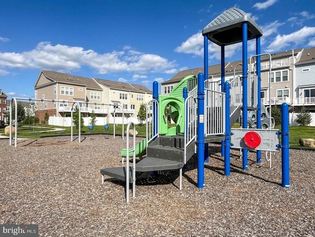 Building Photo - 42939 Running Creek Square