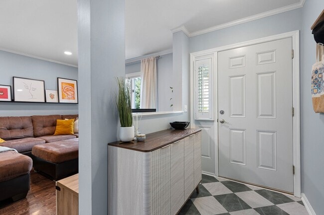 Building Photo - Beautiful End Unit Townhome in Weatherhill Farms