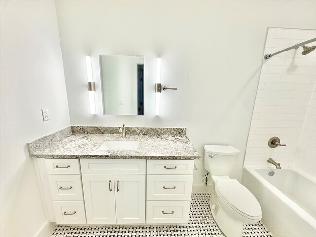 Building Photo - 2102 Mechanic St