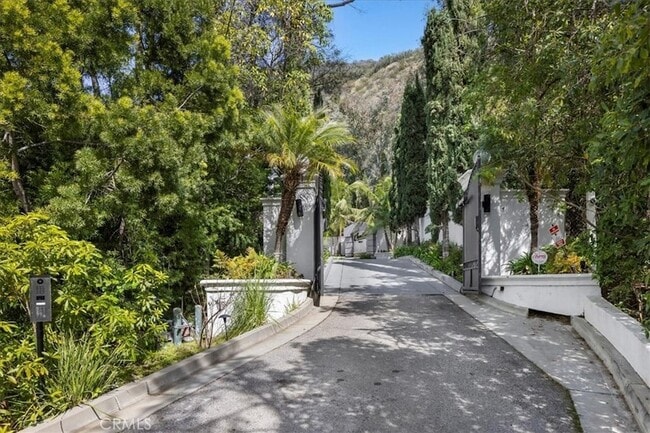 Building Photo - 1756 Clear View Dr