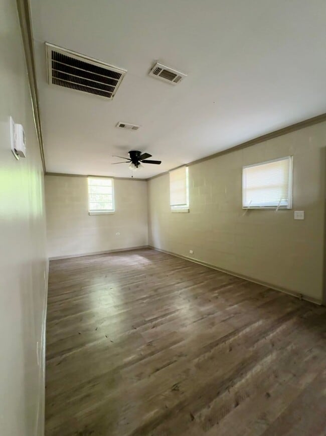 Building Photo - Unit B – Rear Home