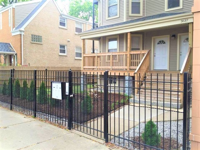 Building Photo - 3637 W Belmont Unit #2