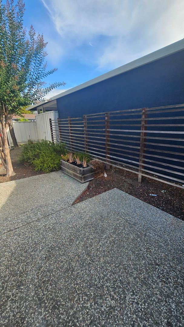 Building Photo - DANVILLE, 3BD/2BA Single Story Family Home...