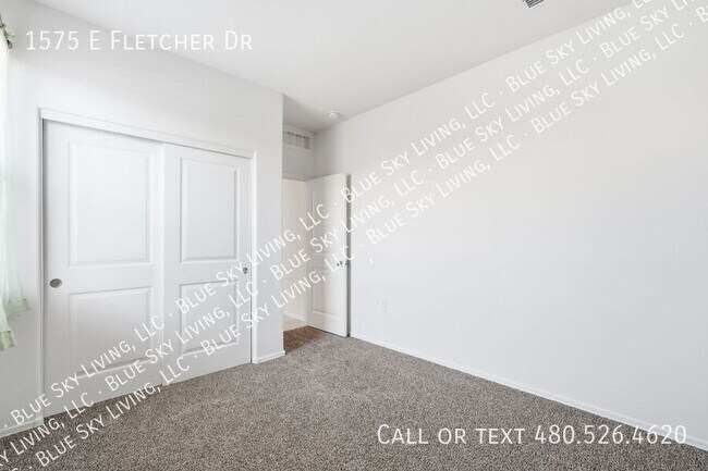 Building Photo - 1575 E Fletcher Dr