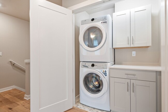 Building Photo - 4 Bed | 3.5 Bathroom | 1800 Sq Ft | $3,650