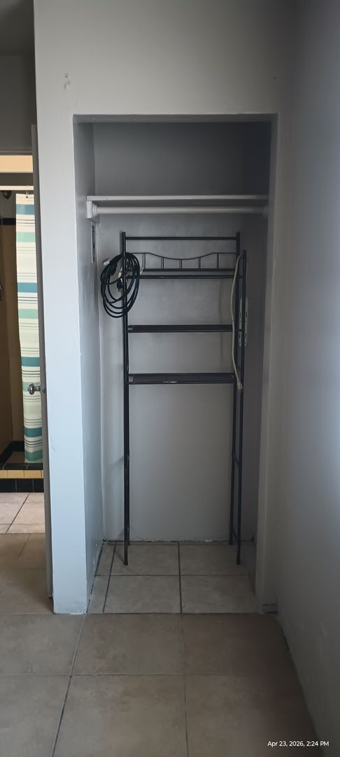 Building Photo - Furnished Beachside Studio