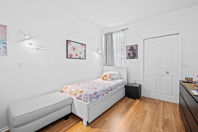 Building Photo - 3225 NE 184th St