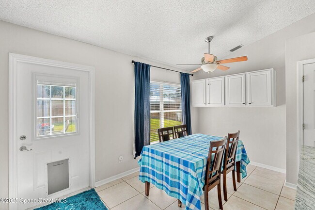 Building Photo - 413 Grenadier Ave NW