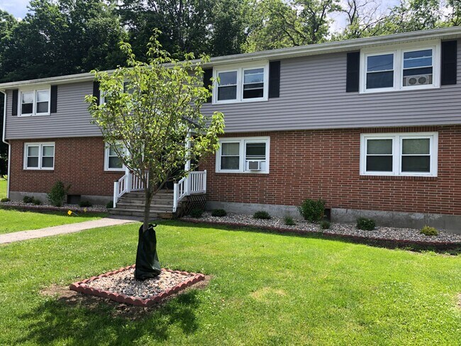Building Photo - 14 Manor Dr