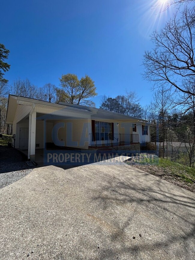 Building Photo - Two bedroom, ranch-style home in Hixson