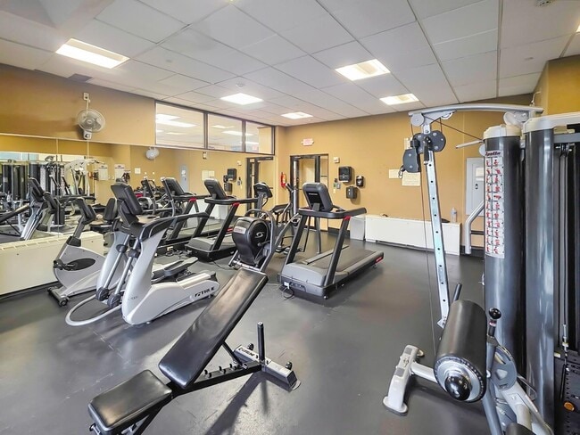 Building Photo - 6 Horizon Rd