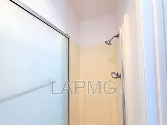 Building Photo - 1059 Western Ave