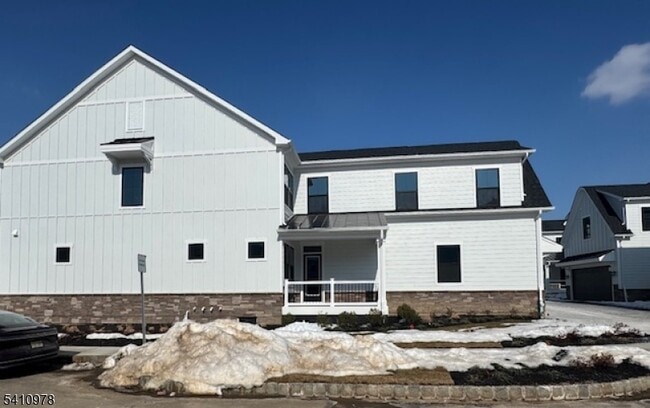 Building Photo - 61 Willow Ln