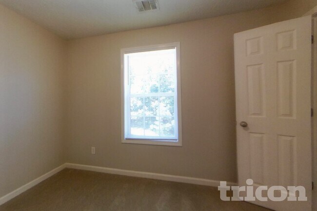 Building Photo - 460 Vinemont Ridge