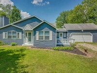 Building Photo - Mishawaka 4 bedroom with a Primary suite a...