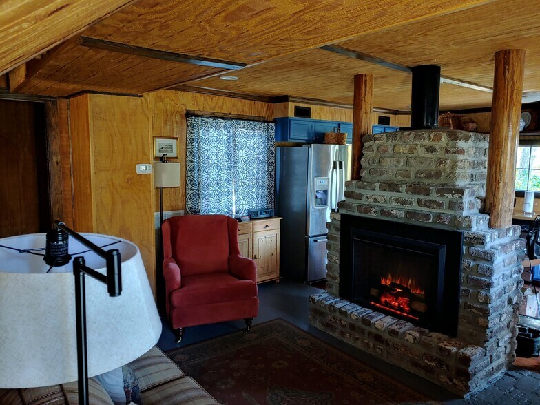 Living room - 432 Apache Rd