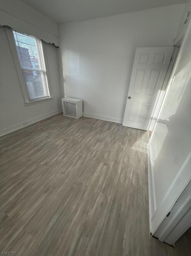 Building Photo - 85 Sunnyside Terrace