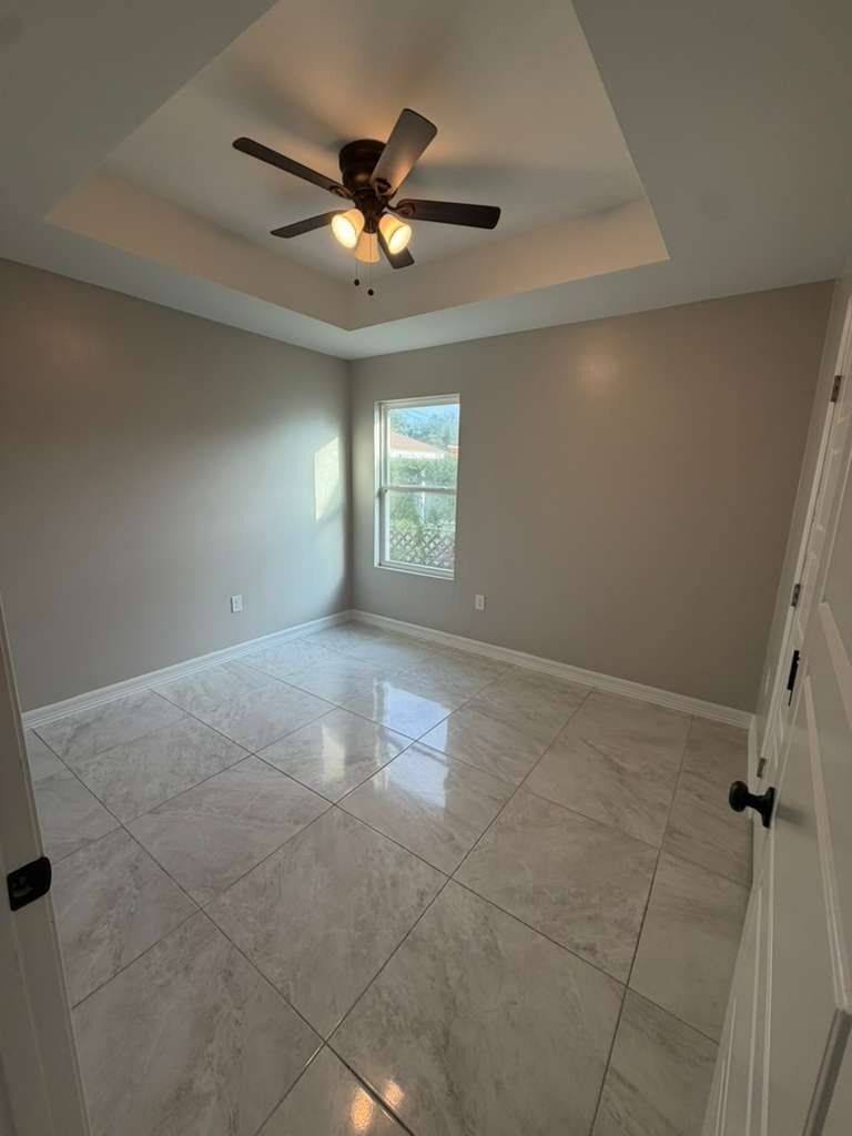 Building Photo - 3125 E 22nd St