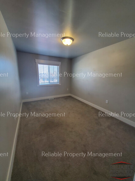 Building Photo - 359 N 3rd W