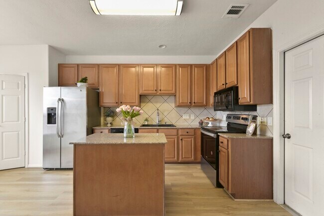 Building Photo - 20910 Sun Creek Dr