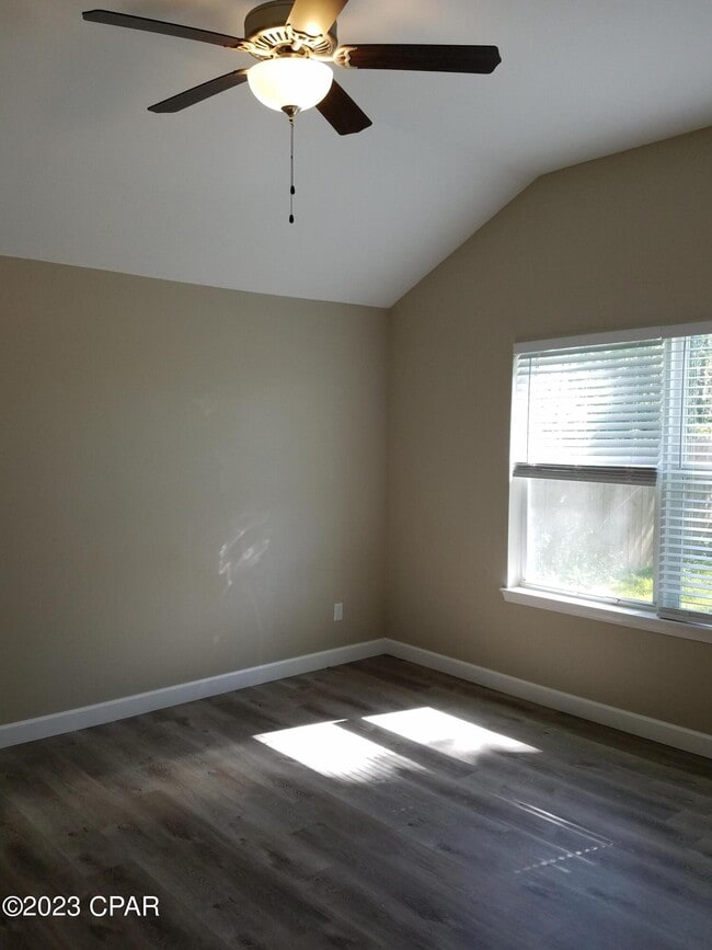 Building Photo - 102 Michelle Ct