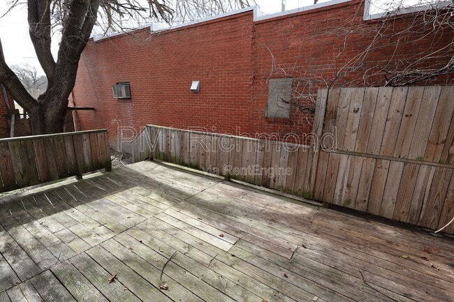 Building Photo - 104 Lee Ave