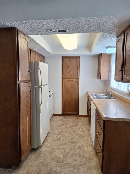 Building Photo - 1305 Galeta Ave