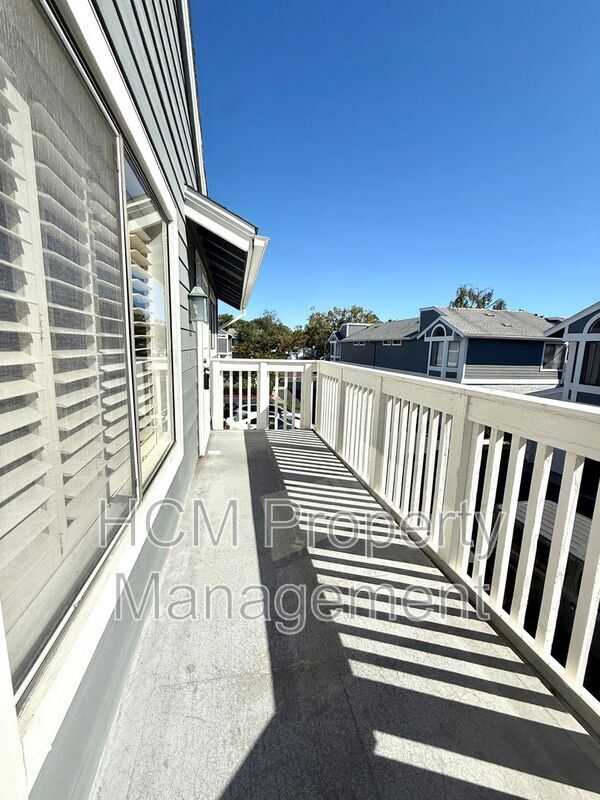 Building Photo - 329 Huntington