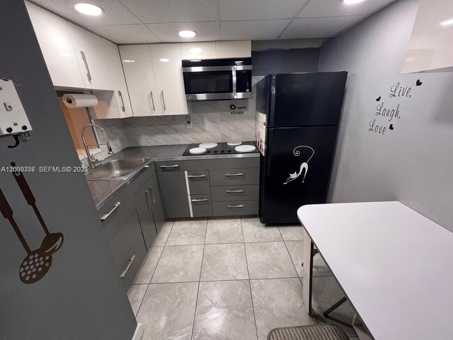 Building Photo - 488 NW 165th St